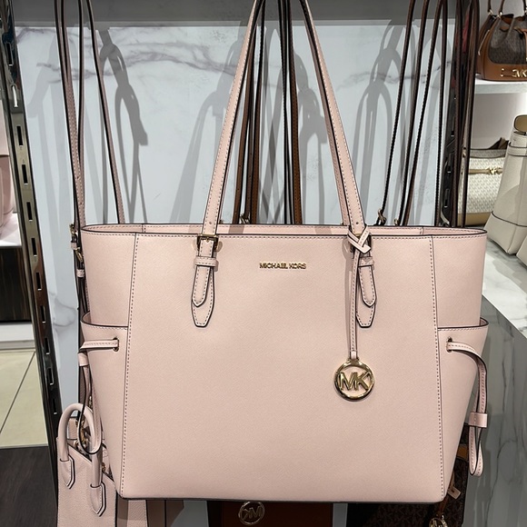 Michael Kors Gilly Large Drawstring Travel Leather Top Zip Tote 
NWT - Picture 2 of 16